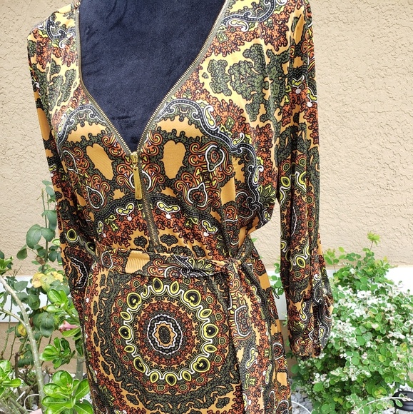 Mid length dress - Picture 7 of 8